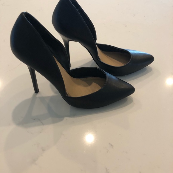 Steve Madden Varcityy Pump - Picture 2 of 3